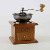 DREWNIANY MŁYNEK DO KAWY RĘCZNY 25KB152